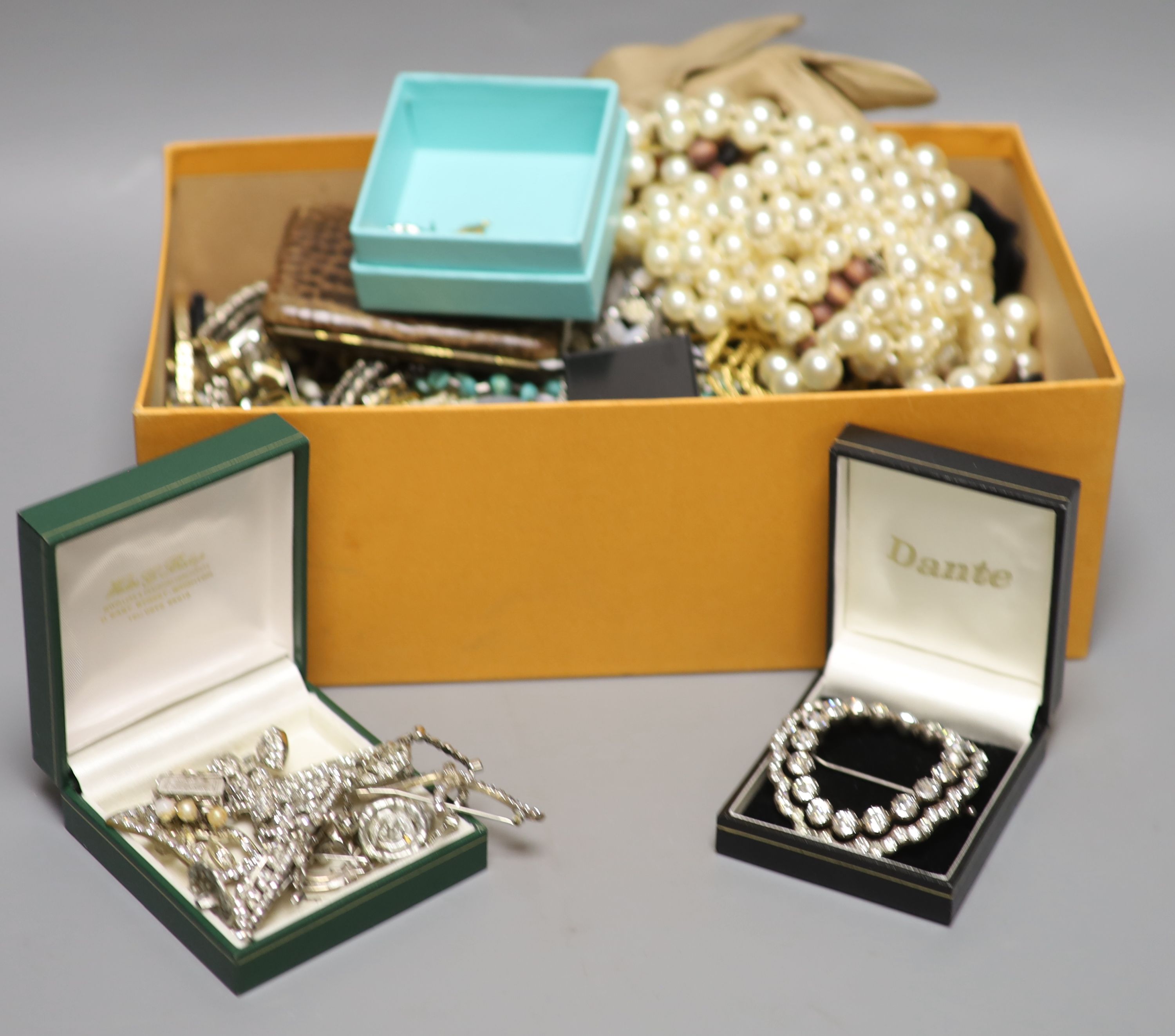 A quantity of assorted costume jewellery including necklaces and paste set brooches etc.